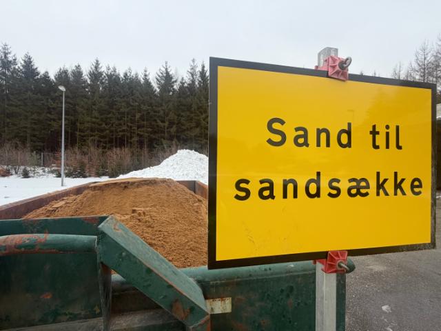Sand og sandsække til sikring ved tøbrud